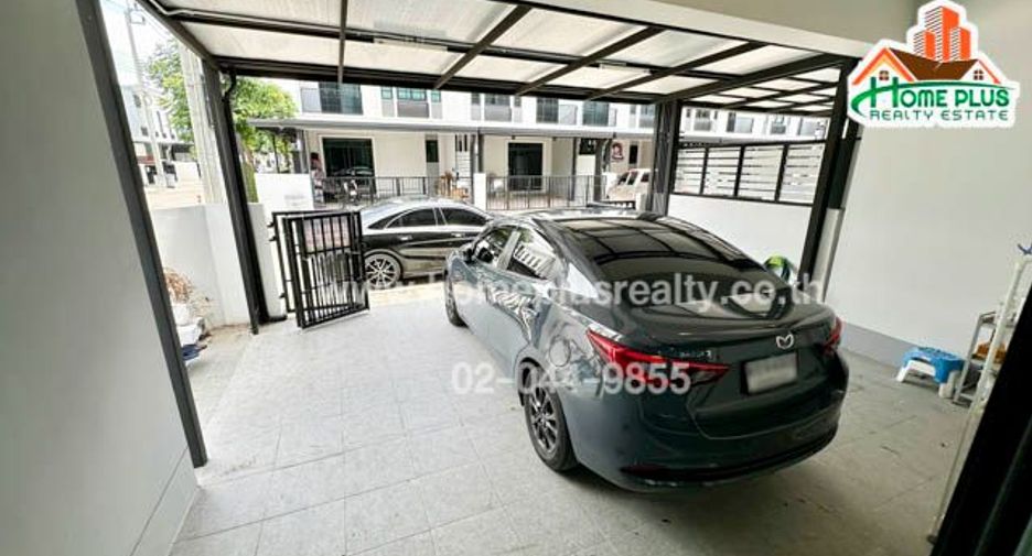 Casa adosada en venta de 3 habitaciones en Rat Burana, Bangkok