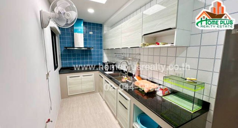 Casa adosada en venta de 3 habitaciones en Rat Burana, Bangkok