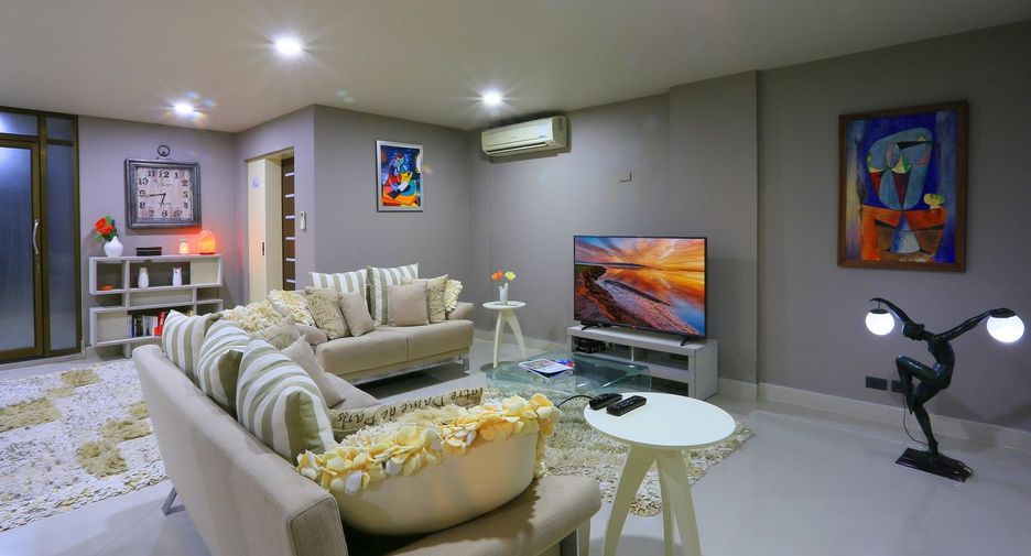 For sale 8 Beds serviced apartment in Pratumnak, Pattaya