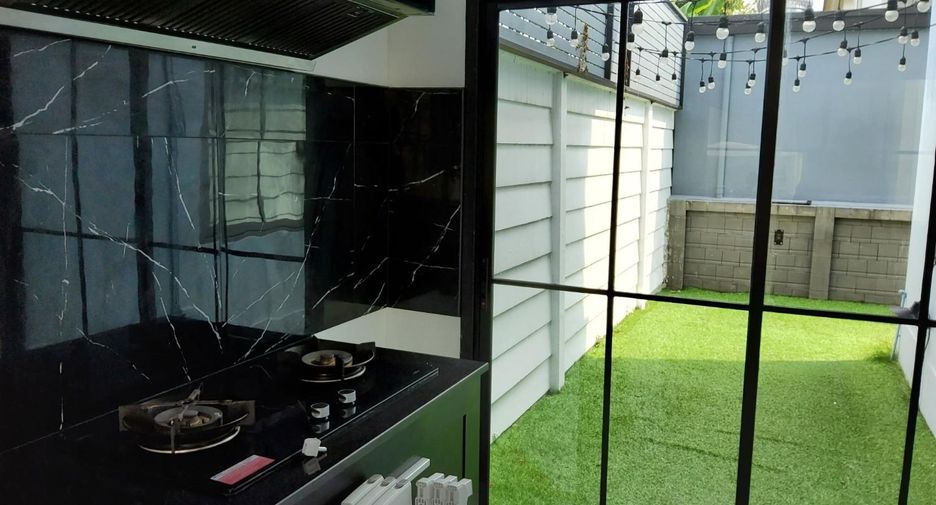 Haus zum Kauf mit 4 Zimmer in Bang Khun Thian, Bangkok