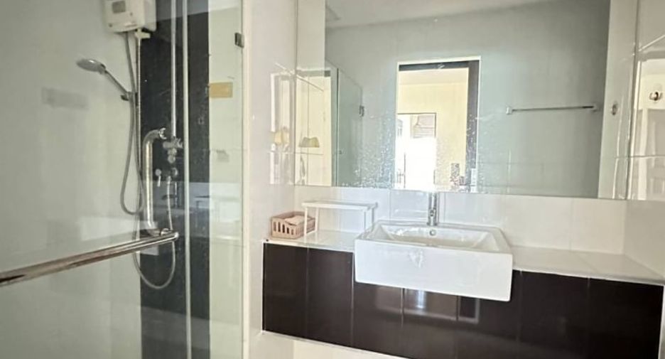 For sale 2 bedrooms condo in Si Racha, Chonburi