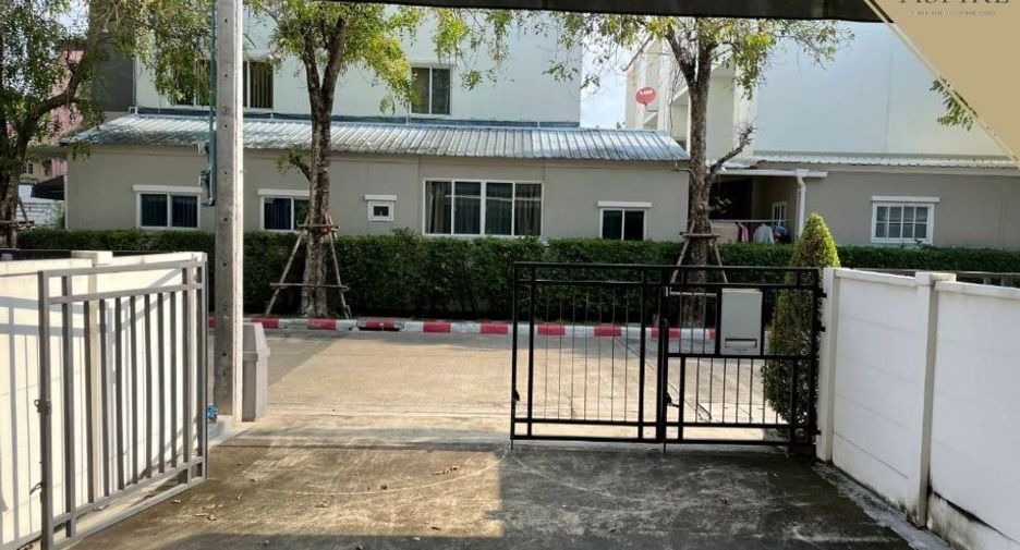 For sale 3 bedrooms townhouse in Suan Luang, Bangkok