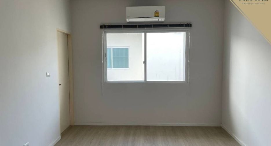 For sale 3 bedrooms townhouse in Suan Luang, Bangkok