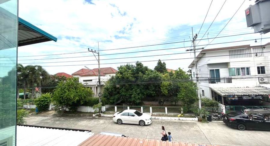 Casa adosada en venta de 4 habitaciones en Khlong Luang, Pathum Thani