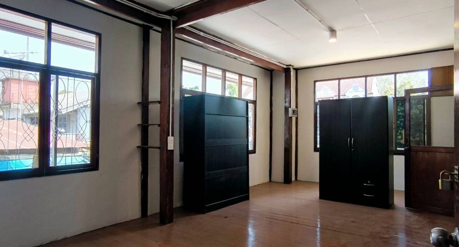 For rent 9 Beds office in Mueang Chiang Mai, Chiang Mai