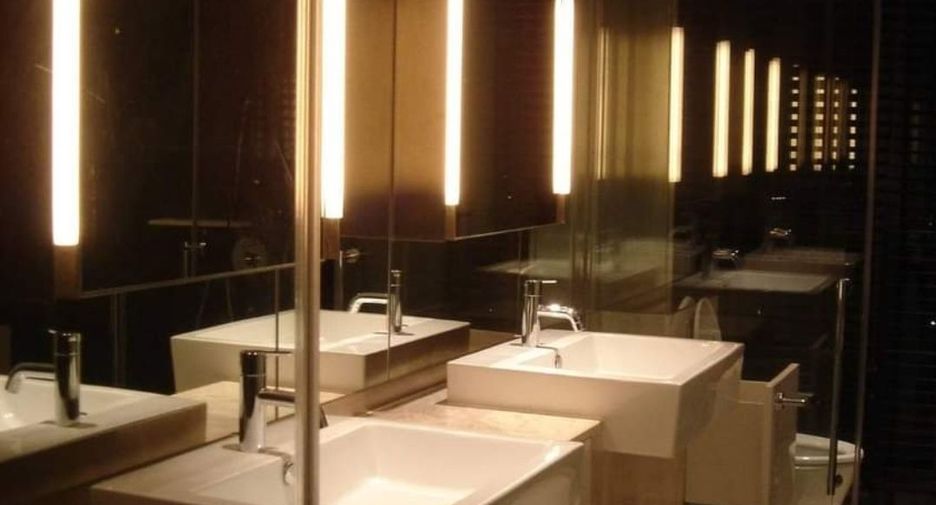 For rent 3 bedrooms condo in Sathon, Bangkok