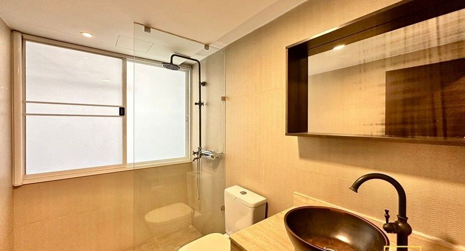 Condo en alquiler de 3 habitaciones en Khlong Toei, Bangkok
