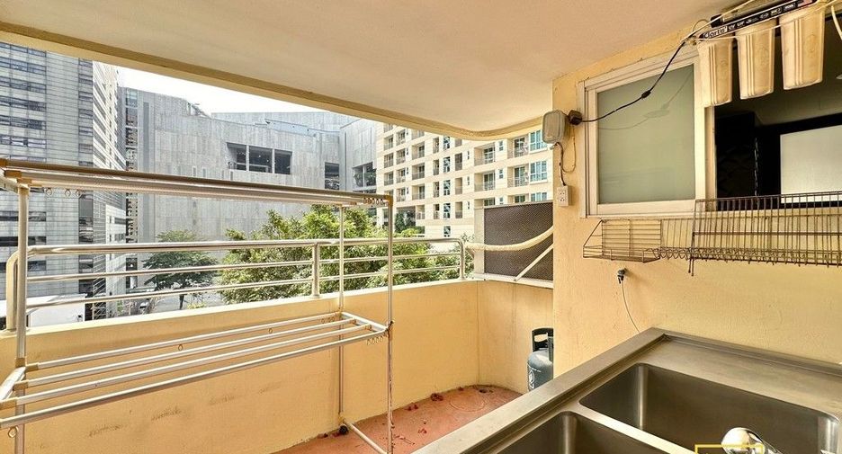 Condo en alquiler de 3 habitaciones en Khlong Toei, Bangkok
