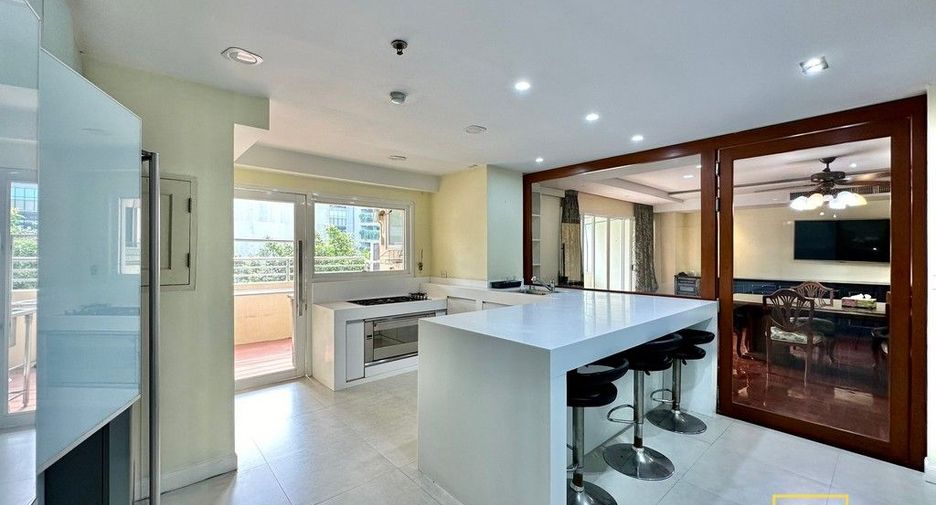 Condo en alquiler de 3 habitaciones en Khlong Toei, Bangkok