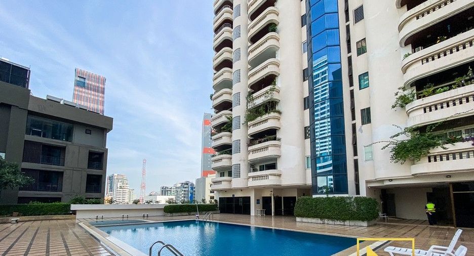 Condo en alquiler de 3 habitaciones en Khlong Toei, Bangkok