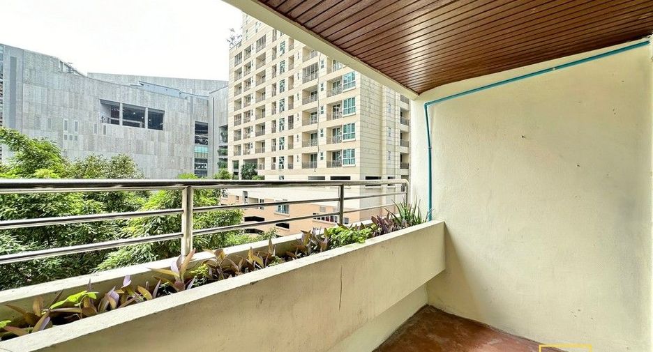 Condo en alquiler de 3 habitaciones en Khlong Toei, Bangkok