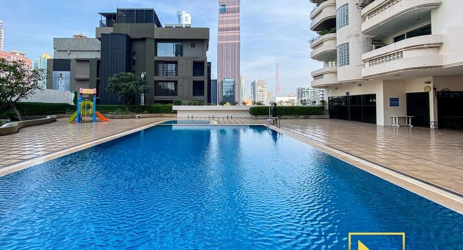 Condo en alquiler de 3 habitaciones en Khlong Toei, Bangkok