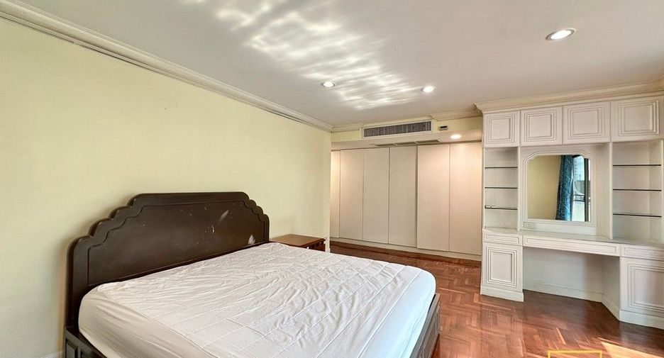 Condo en alquiler de 3 habitaciones en Khlong Toei, Bangkok