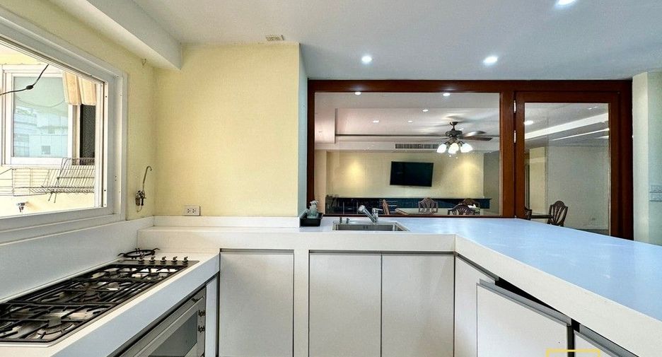 Condo en alquiler de 3 habitaciones en Khlong Toei, Bangkok