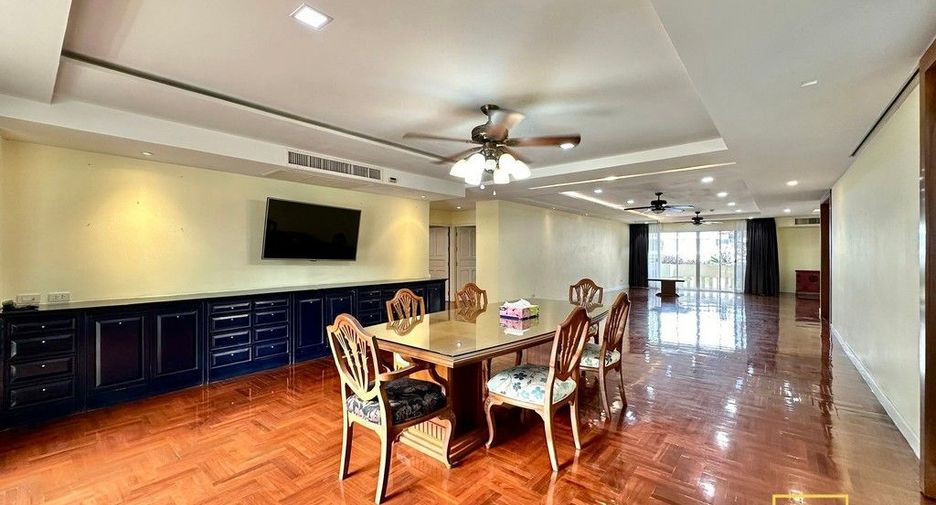 Condo en alquiler de 3 habitaciones en Khlong Toei, Bangkok