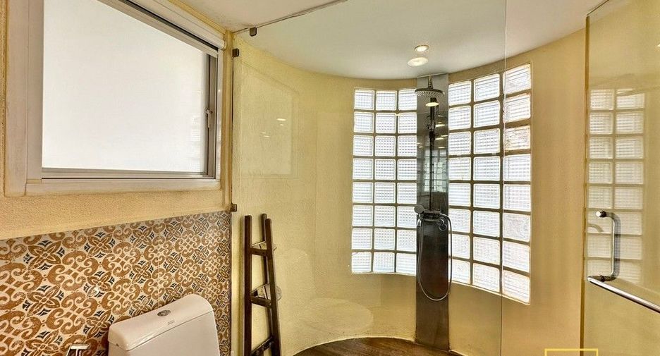 Condo en alquiler de 3 habitaciones en Khlong Toei, Bangkok