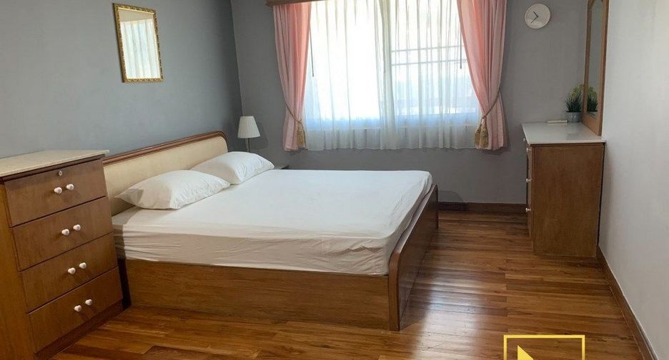 Condo en alquiler de 3 habitaciones en Watthana, Bangkok
