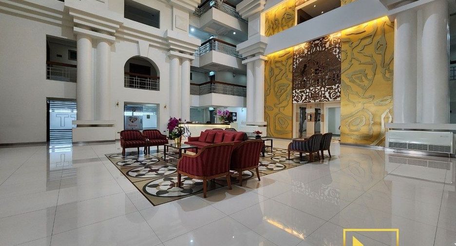 Condo en alquiler de 3 habitaciones en Watthana, Bangkok