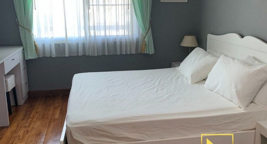Condo en alquiler de 3 habitaciones en Watthana, Bangkok