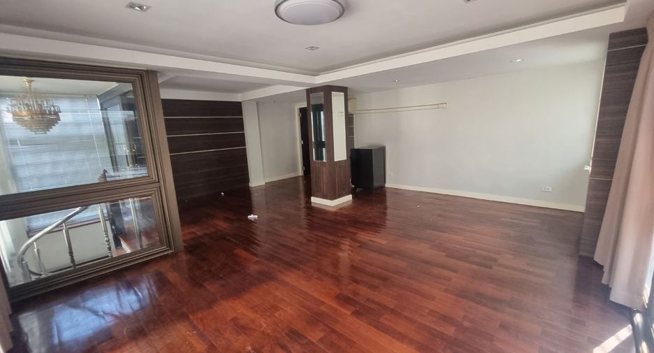 For rent 4 bed retail Space in Khlong Toei, Bangkok