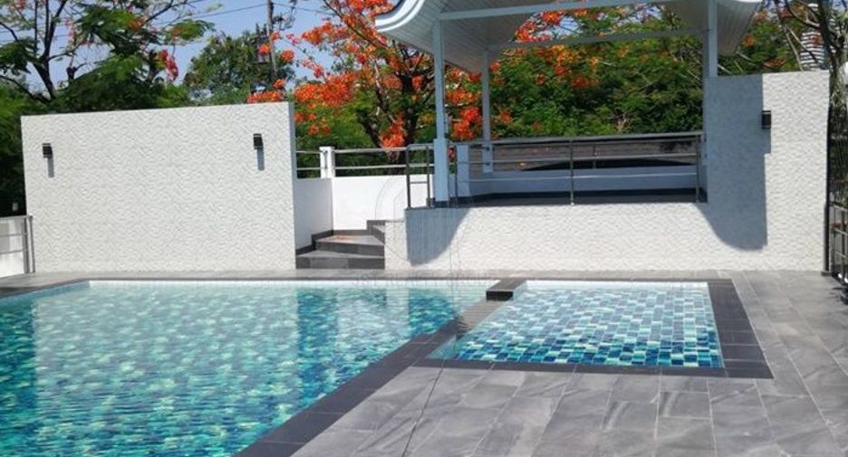 Casa en alquiler de 4 habitaciones en Bang Na, Bangkok
