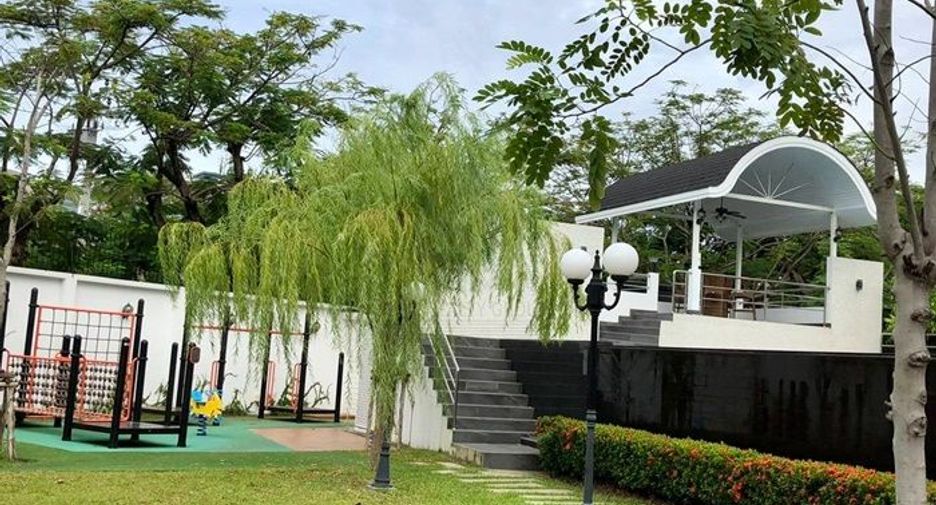 Casa en alquiler de 4 habitaciones en Bang Na, Bangkok