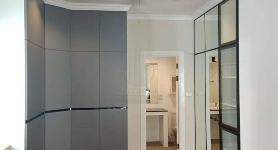 Casa en alquiler de 4 habitaciones en Bang Na, Bangkok
