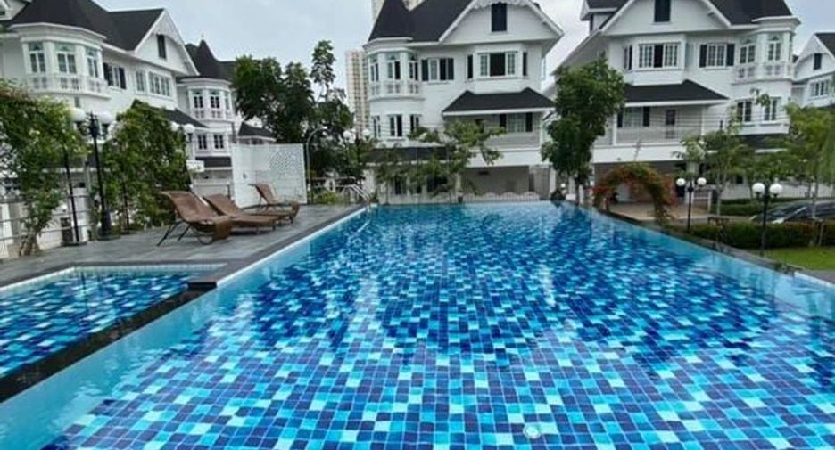 Casa en alquiler de 4 habitaciones en Bang Na, Bangkok