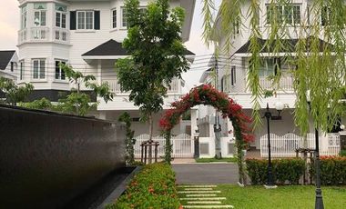 Casa en alquiler de 4 habitaciones en Bang Na, Bangkok