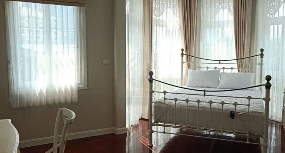 Casa en alquiler de 4 habitaciones en Bang Na, Bangkok