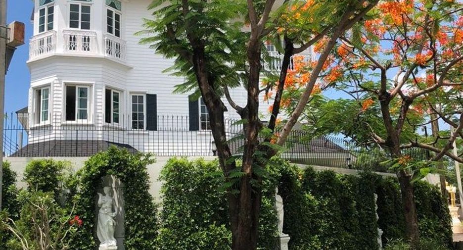 Casa en alquiler de 4 habitaciones en Bang Na, Bangkok