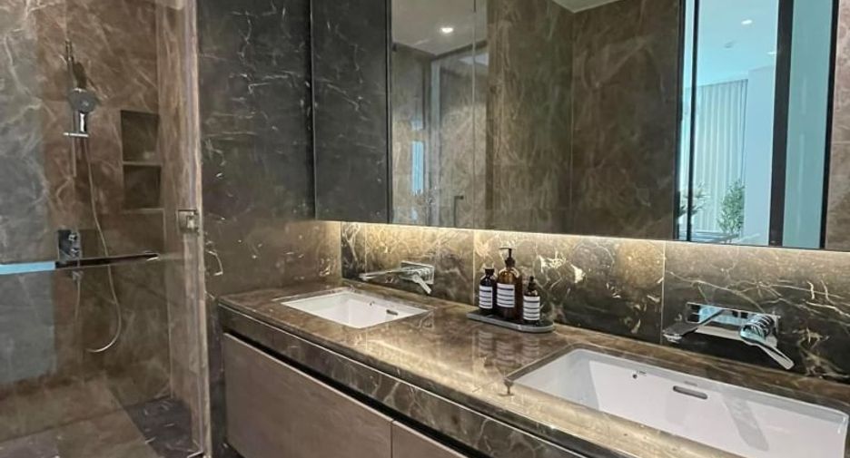 For rent 2 bedrooms condo in Pathum Wan, Bangkok