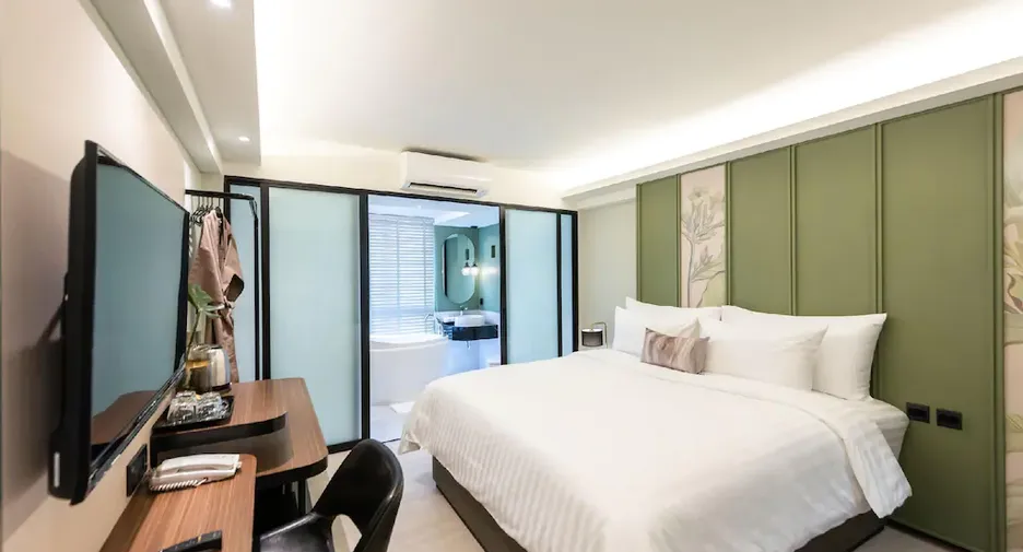 For sale 66 Beds hotel in Bangkok Noi, Bangkok