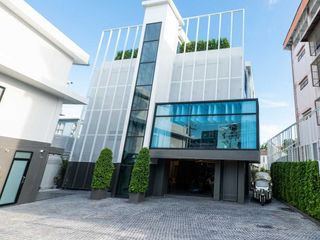 For sale 66 bed hotel in Bangkok Noi, Bangkok