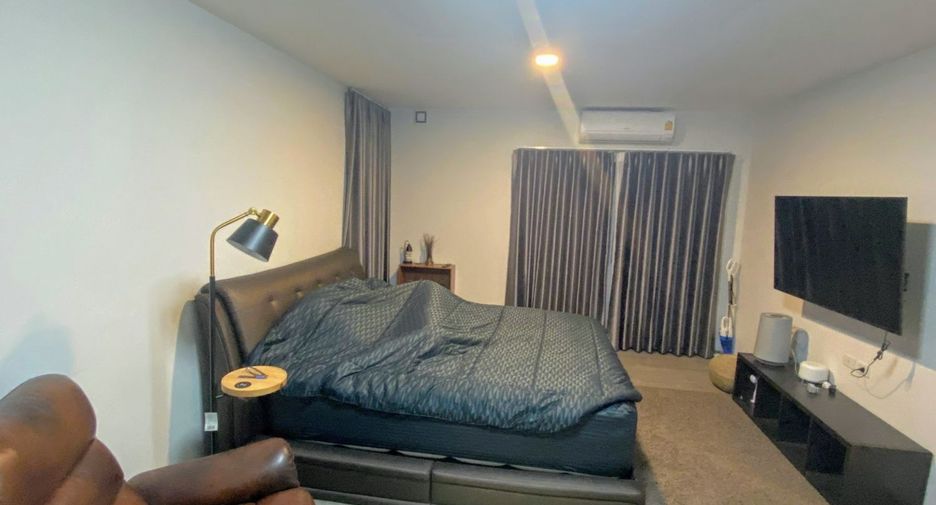 For rent 3 bedrooms house in Khlong Sam Wa, Bangkok