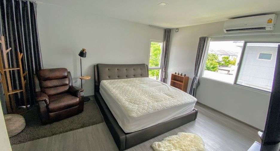 For rent 3 bedrooms house in Khlong Sam Wa, Bangkok