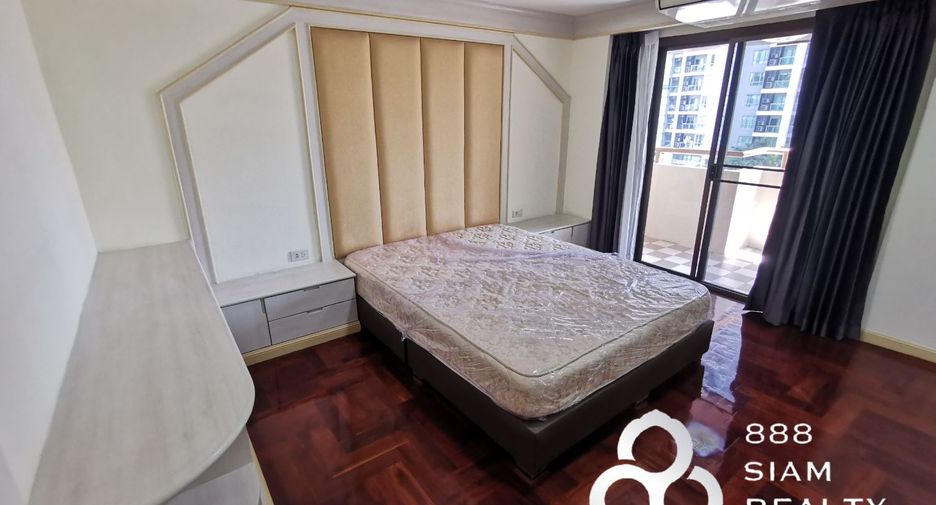 For rent 3 bedrooms condo in Watthana, Bangkok