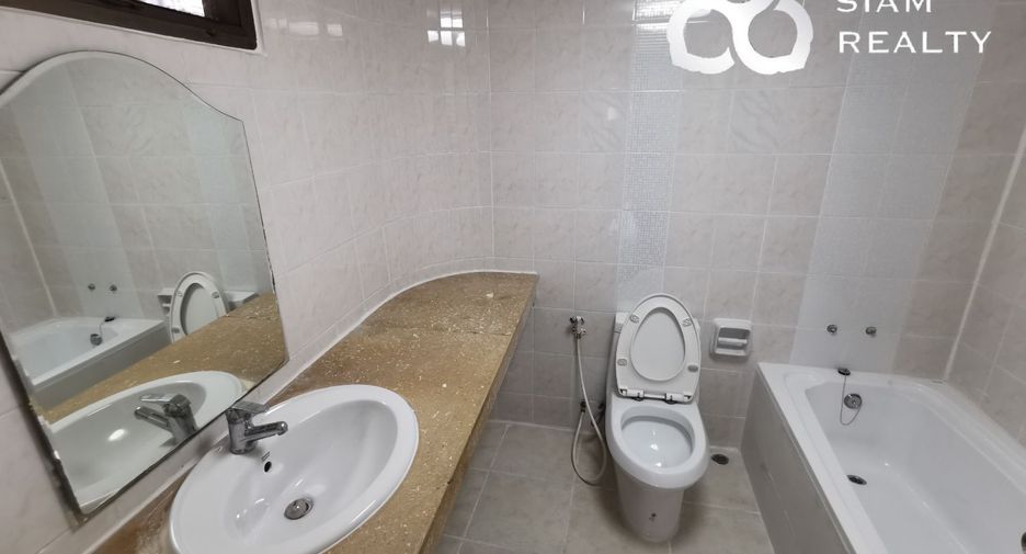 For rent 3 bedrooms condo in Watthana, Bangkok