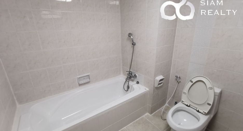 For rent 3 bedrooms condo in Watthana, Bangkok