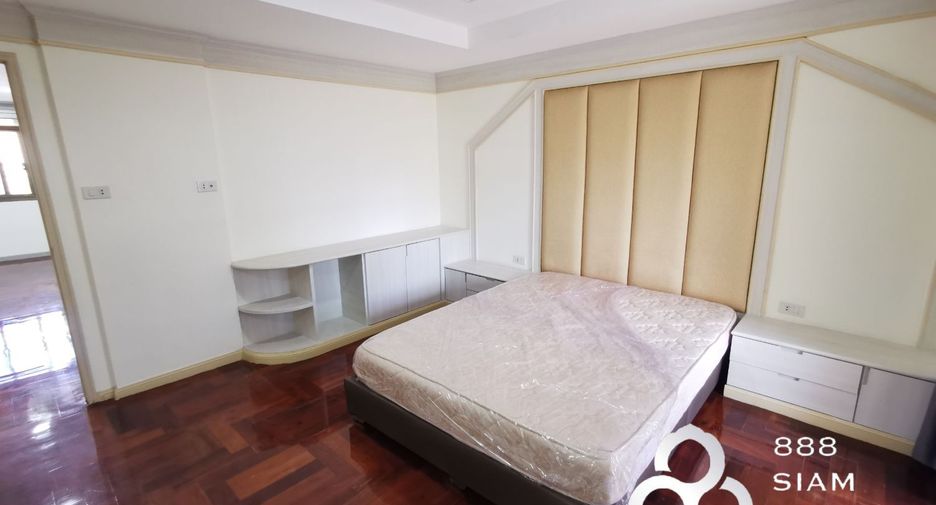 For rent 3 bedrooms condo in Watthana, Bangkok