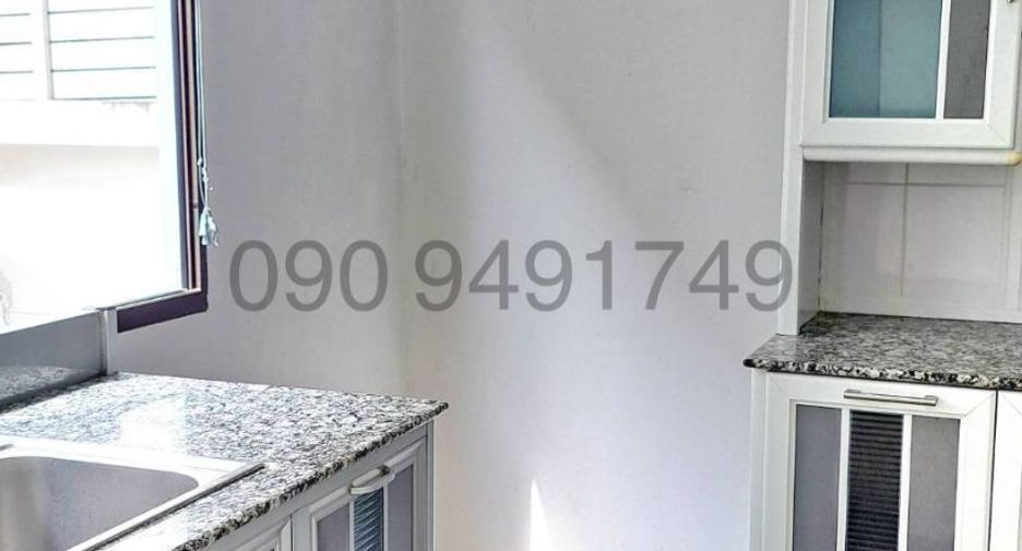 For rent 3 bedrooms townhouse in Bang Khae, Bangkok