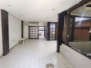 Casa adosada en alquiler de 3 habitaciones en Khlong Toei, Bangkok