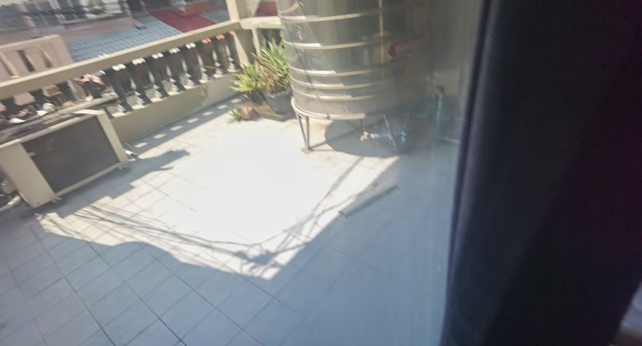 For rent 3 bedrooms townhouse in Khlong Toei, Bangkok