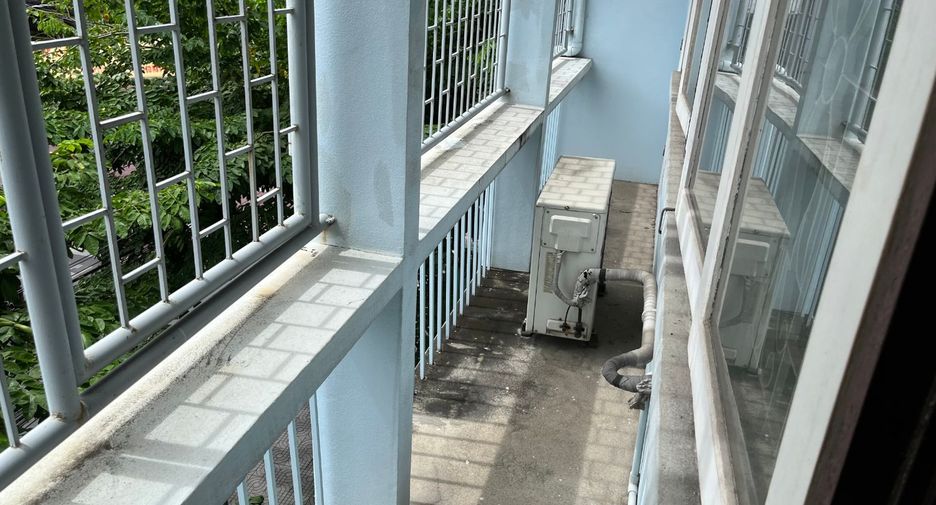 For sale 3 bedrooms retail Space in Khlong San, Bangkok