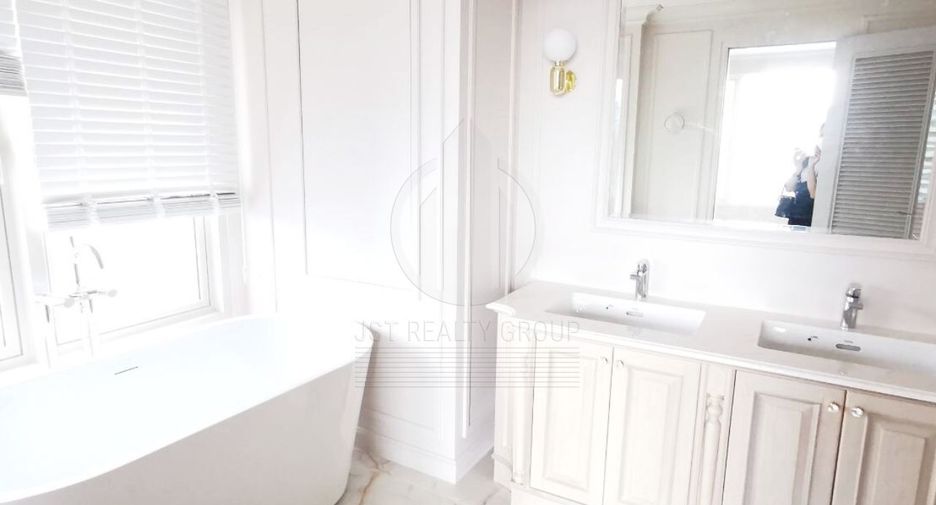 For rent 4 bedrooms condo in Watthana, Bangkok