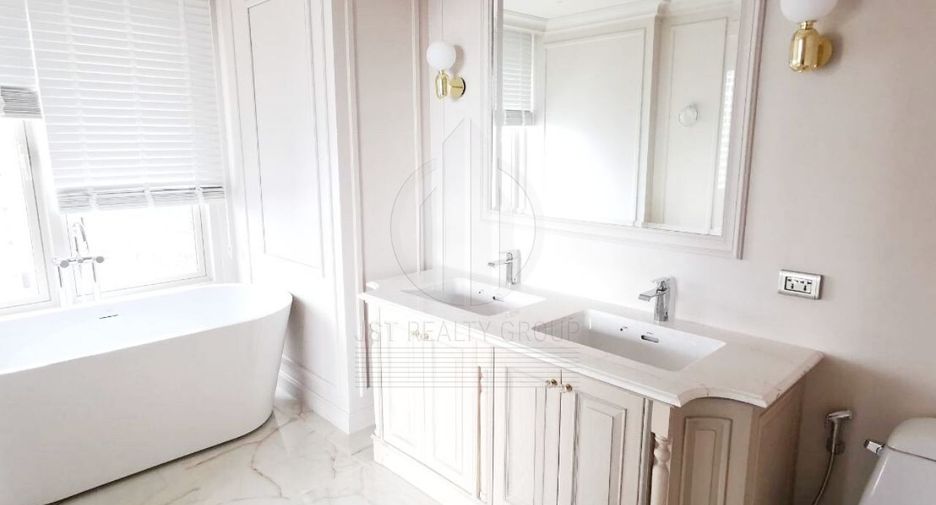 For rent 4 bedrooms condo in Watthana, Bangkok