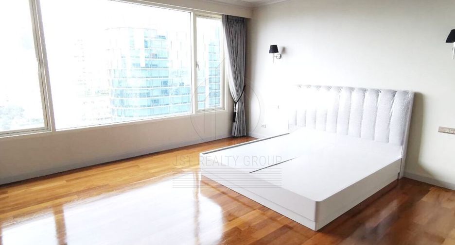 For rent 4 bedrooms condo in Watthana, Bangkok