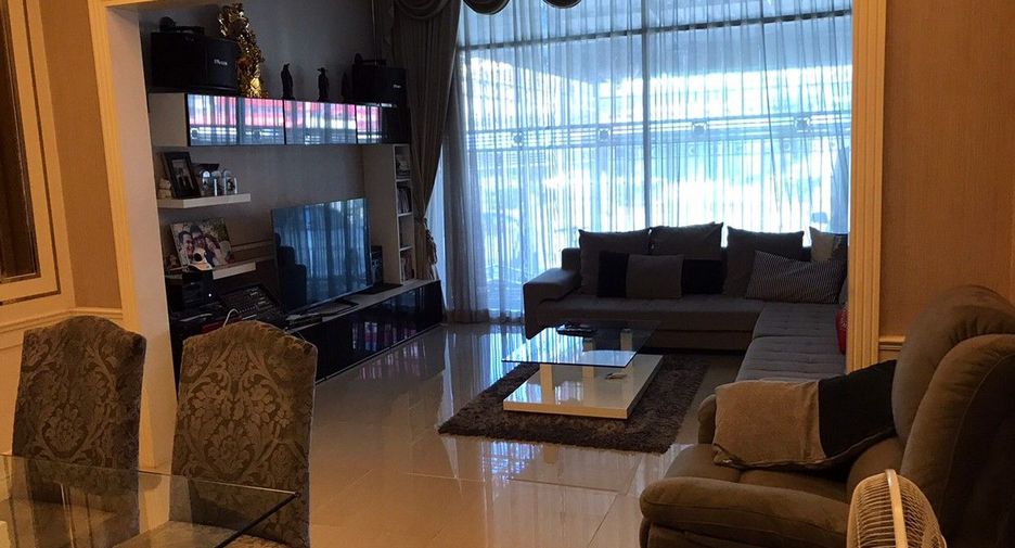 For sale retail Space in Mueang Nakhon Sawan, Nakhon Sawan