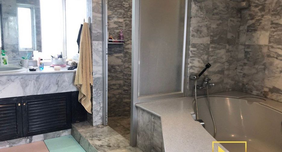 For rent 4 bedrooms condo in Sathon, Bangkok