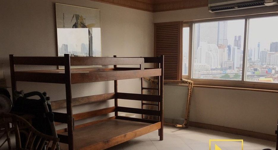 For rent 4 bedrooms condo in Sathon, Bangkok